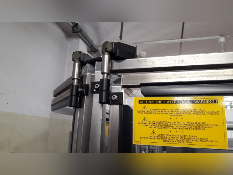 Photo #3 of Used Bottle Labeler Cavagnino & Gatti CG-84-FR 3-8 3000 bph 2001