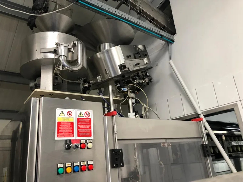 Photo #4 of Used Arol Capping Machine 6 heads aluminum screw 9000 bph