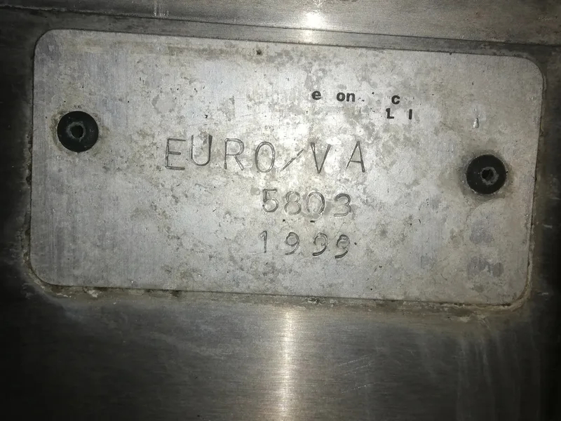 Photo #10 of Used Arol Capping Machine 6 heads aluminum screw 9000 bph