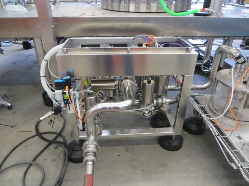 Photo #50 of New filling monoblock Bertolaso 30/30/4 for Pet/Glass