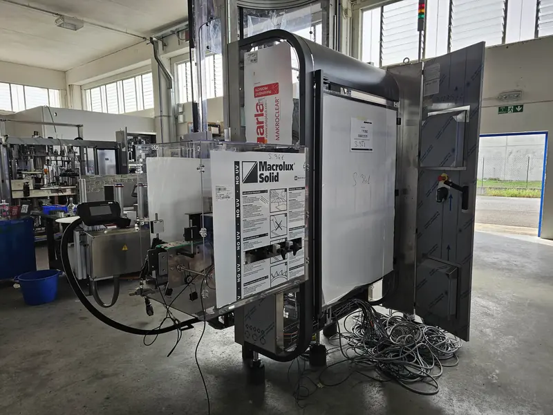 Photo #3 of automatic rotary adhesive labeler with modular optical centering