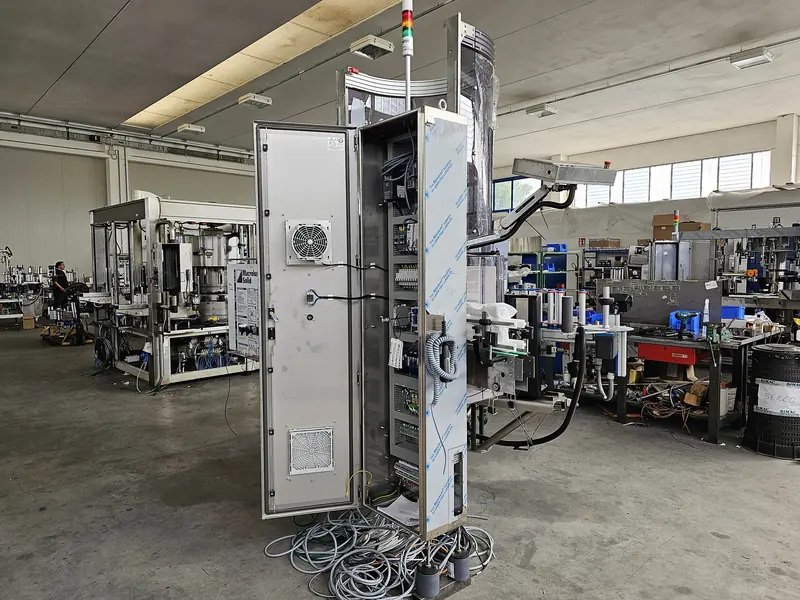 Photo #4 of automatic rotary adhesive labeler with modular optical centering