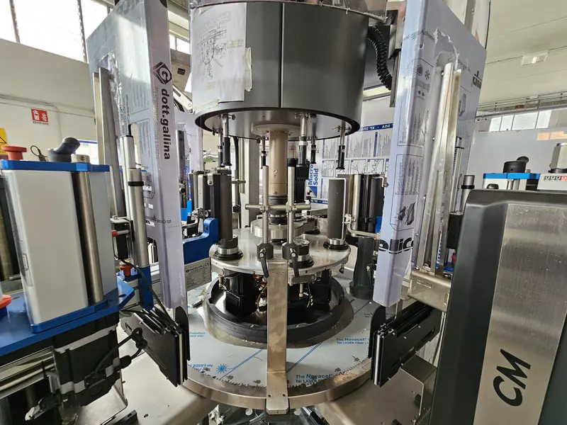Photo #7 of automatic rotary adhesive labeler with modular optical centering