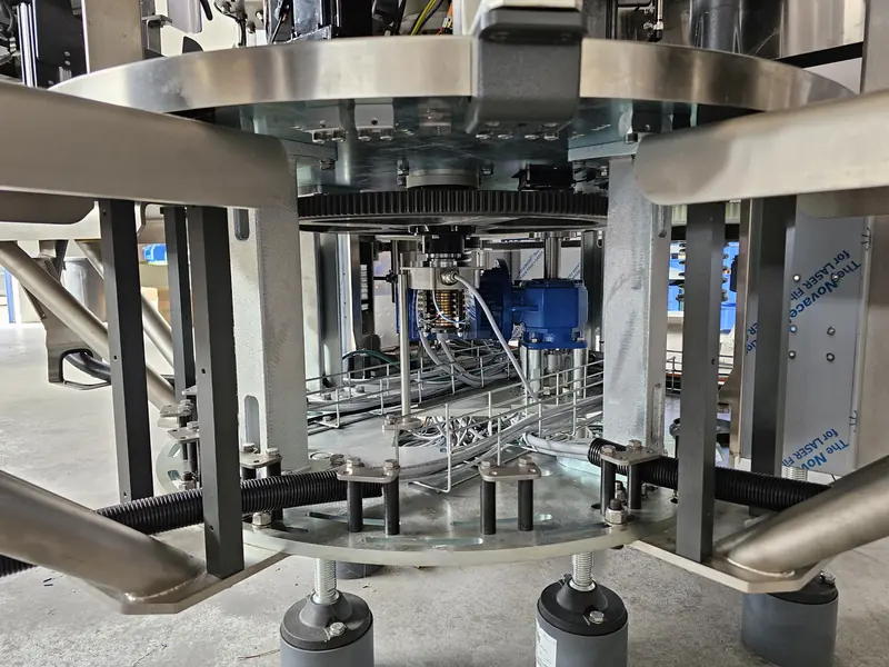Photo #10 of automatic rotary adhesive labeler with modular optical centering