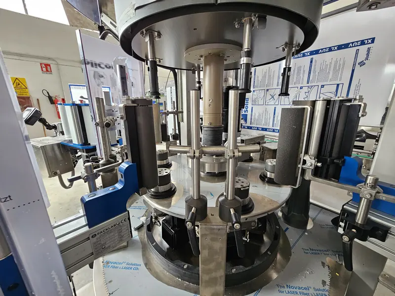 Photo #11 of automatic rotary adhesive labeler with modular optical centering