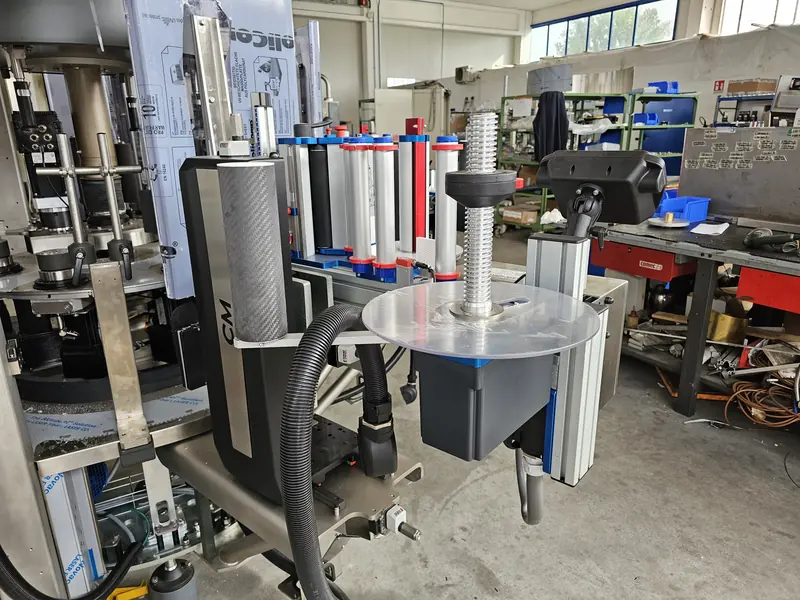 Photo #15 of automatic rotary adhesive labeler with modular optical centering