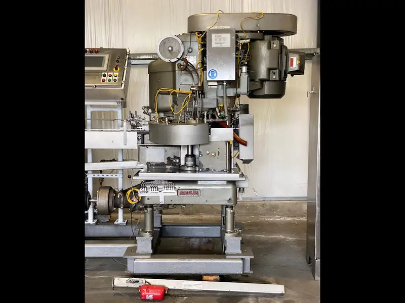 Photo #5 of Used Can filler Uni-Blend 72 and Seamer Angelus 120L up to 40000 cph