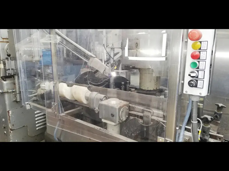 Photo #3 of Used Capping Machine BERTOLASO up to 4500 bph