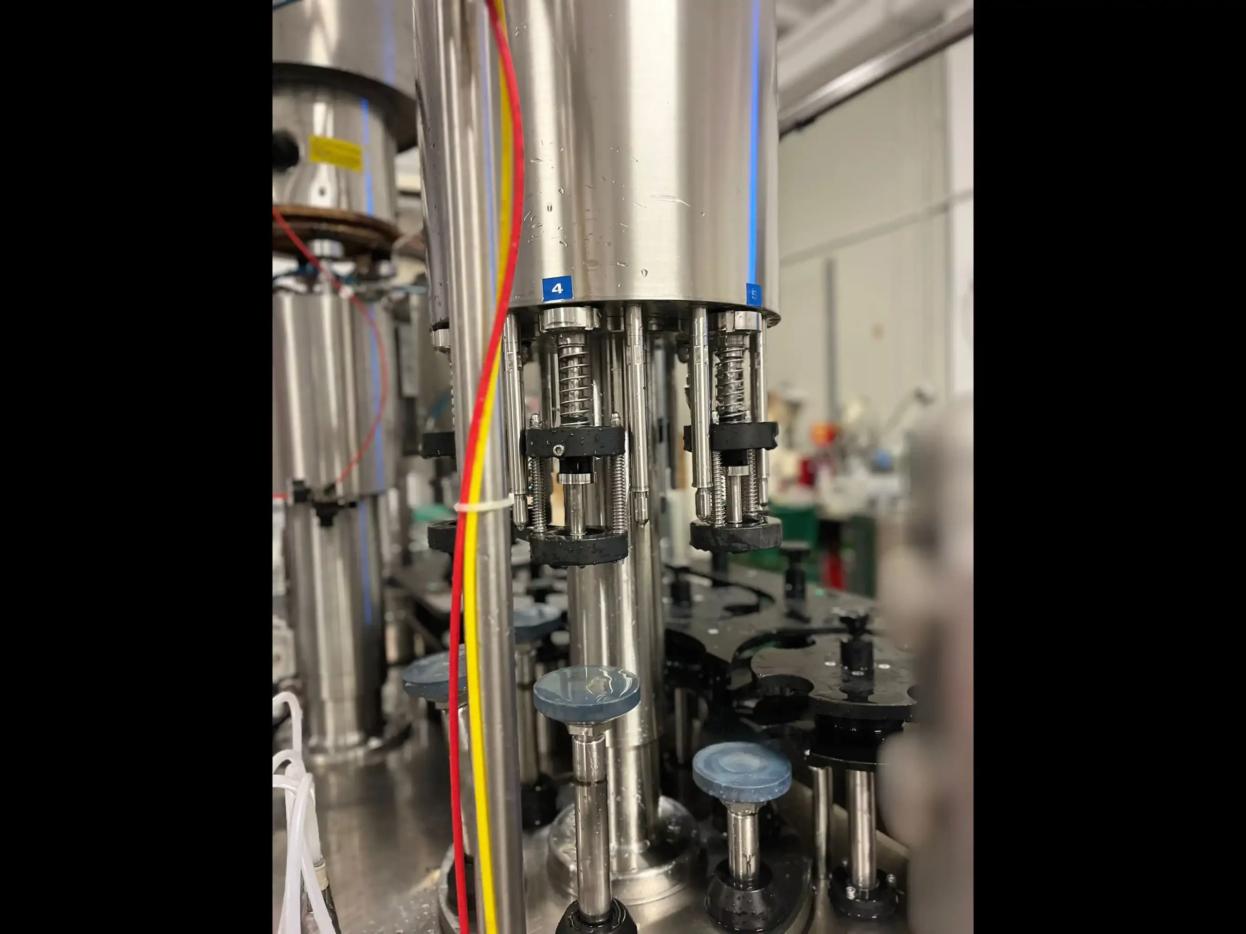 Photo #10 of Used Filling Monoblock CEM 6-6-1 for fermented beer 1000 bph