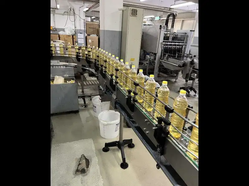 Photo #21 of Used Bottling Lines for edible oil 6000 bph