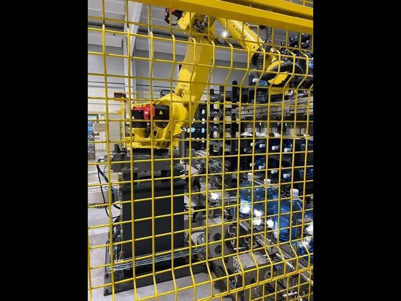 Photo #4 of Used Robot Palletizer FANUC 10800 bph