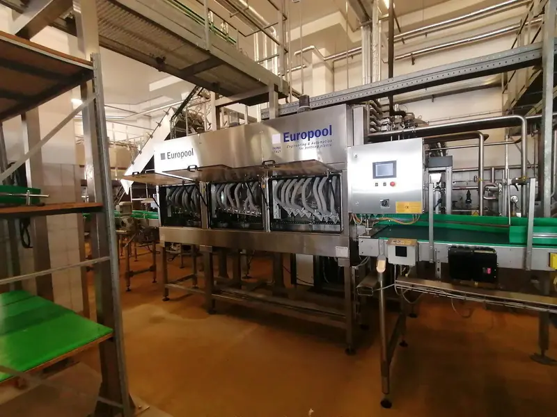 Photo #32 of Used filling line for beer in cans 25000 cph
