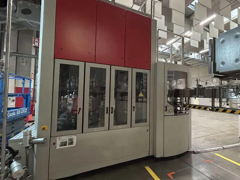 Photo #2 of Used Isobaric PET Complete Bottling Line for Water – CSD – 18000 bph 2L