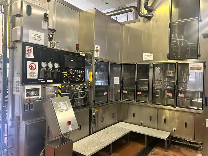 Photo #9 of Used Isobaric PET Complete Bottling Line for Water – CSD – 18000 bph 2L