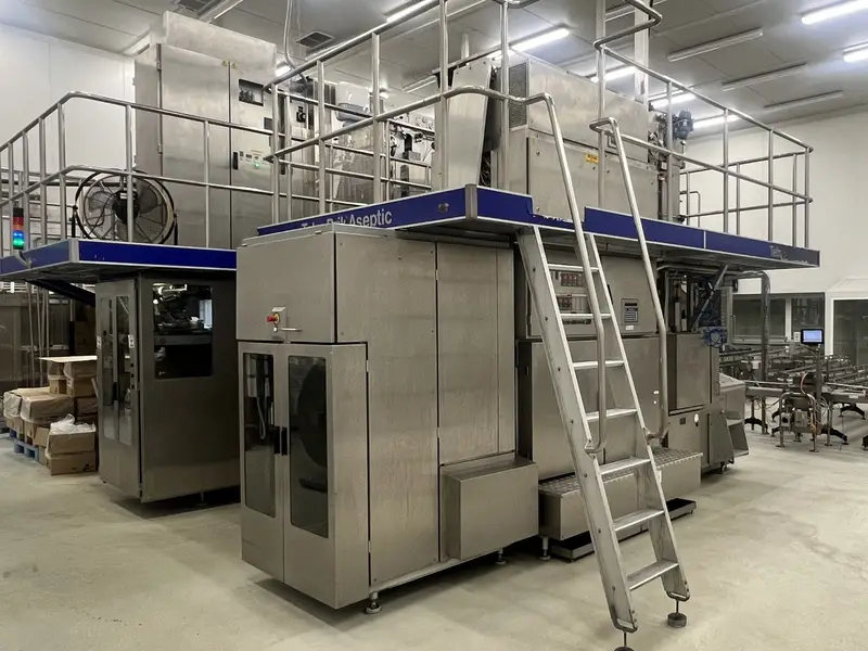 Photo #3 of Used Tetra Pak Bottling line for UHT Milk 7500 bph year 2000