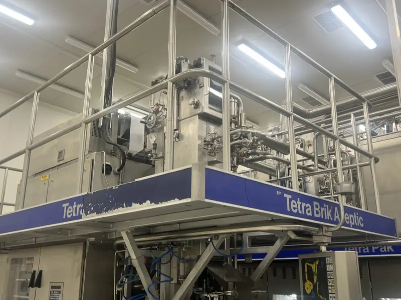 Photo #5 of Used Tetra Pak Bottling line for UHT Milk 7500 bph year 2000