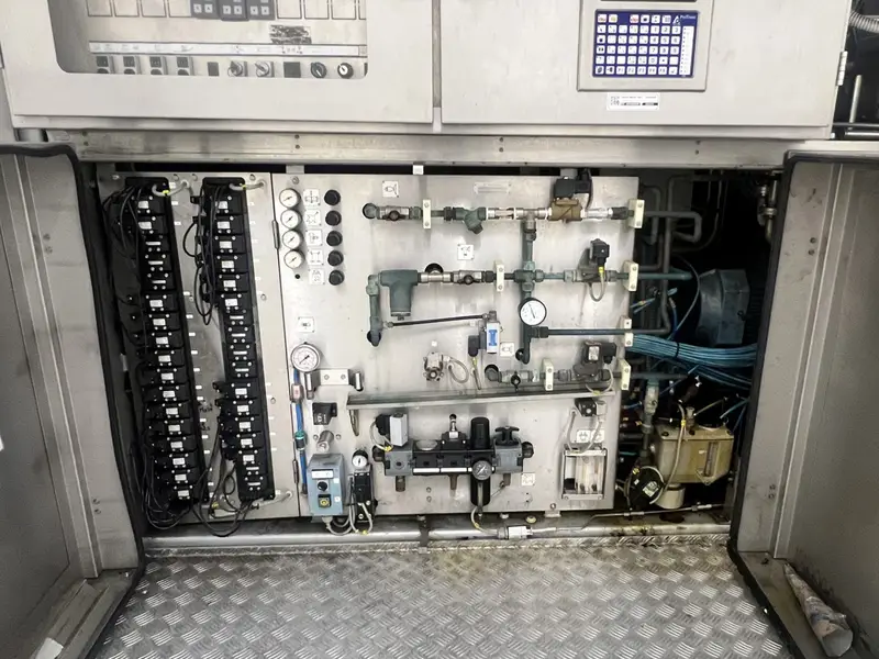 Photo #6 of Used Tetra Pak Bottling line for UHT Milk 7500 bph year 2000
