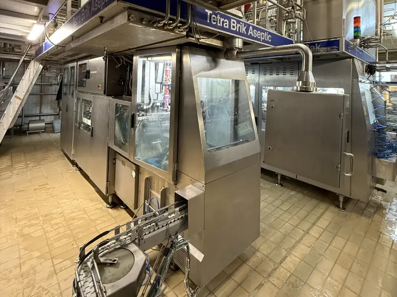Photo #4 of Used Tetra Pak Bottling line for UHT Milk 7500 bph