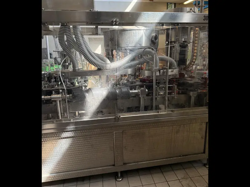 Photo #5 of Used Bottling Line 12/16/1 Still Products in Glass 2800 bph