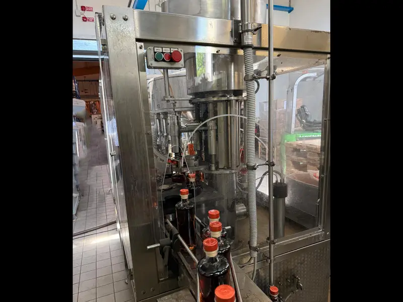Photo #7 of Used Bottling Line 12/16/1 Still Products in Glass 2800 bph