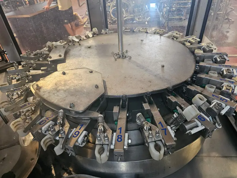 Photo #8 of Used Isobaric Filling Monoblock Alfatek TBV 24/32/4 ISO up to 4500 bph