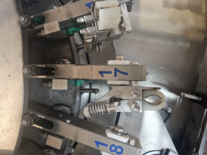 Photo #10 of Used Isobaric Filling Monoblock Alfatek TBV 24/32/4 ISO up to 4500 bph
