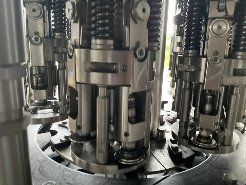 Photo #4 of Used ROPP Capping Machine Arol 6 heads 6000 bph
