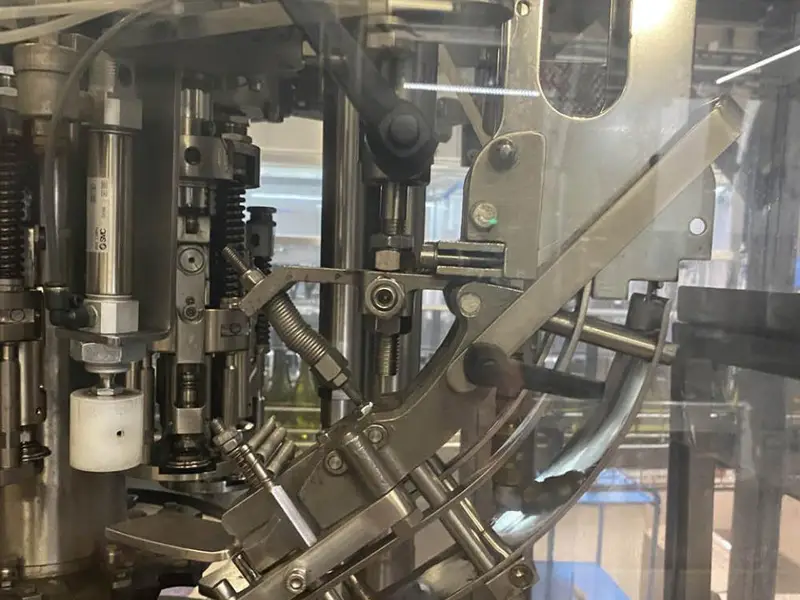 Photo #9 of Used ROPP Capping Machine Arol 6 heads 6000 bph