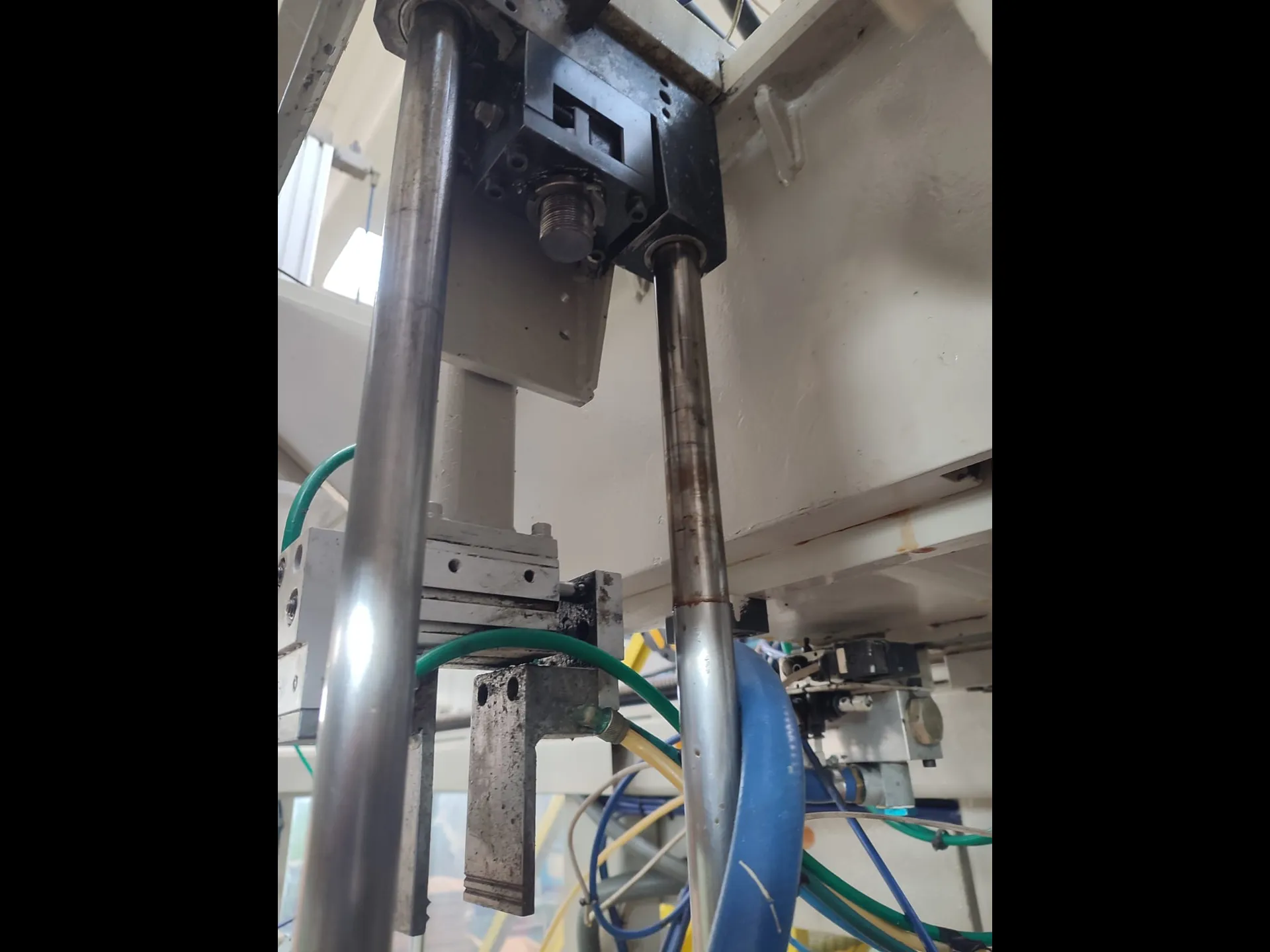 Photo #1 of Used blow molding machine HDPE for 10 L 300 bph