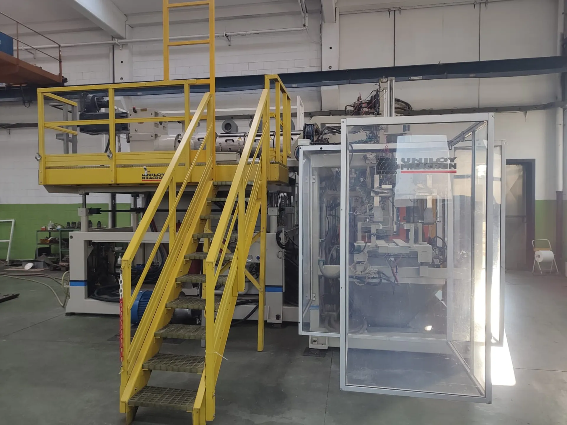 Photo #6 of Used blow molding machine HDPE for 10 L 300 bph
