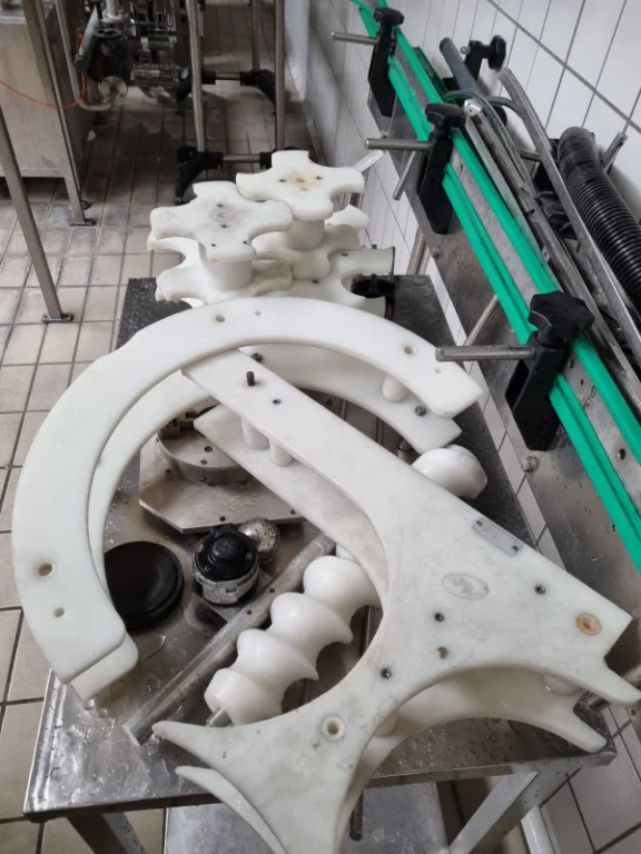 Photo #3 of Used filling and capping monoblock AVE 1998 – 2000bph