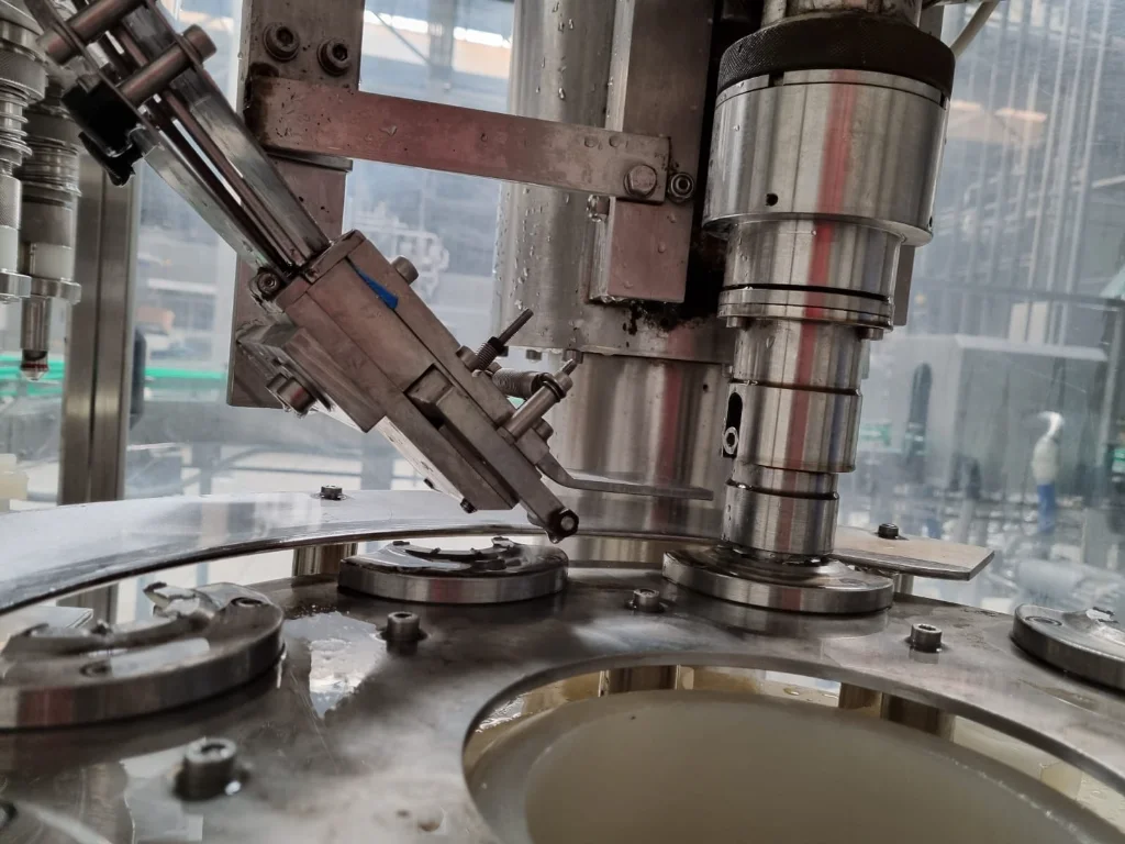 Photo #5 of Used filling and capping monoblock AVE 1998 – 2000bph