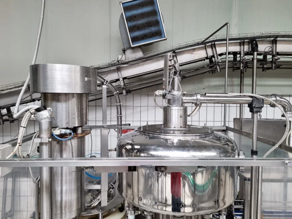 Photo #6 of Used filling and capping monoblock AVE 1998 – 2000bph